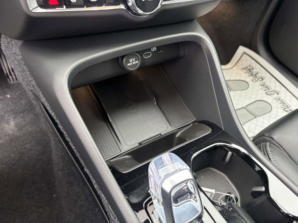 New 2026 Volvo XC40 B5 Plus w/ Protection Package Premier image 22