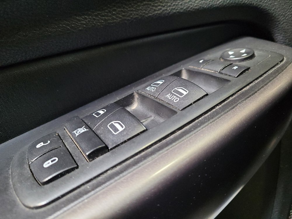 Used 2020 Jeep Cherokee Latitude Plus FWD image 27