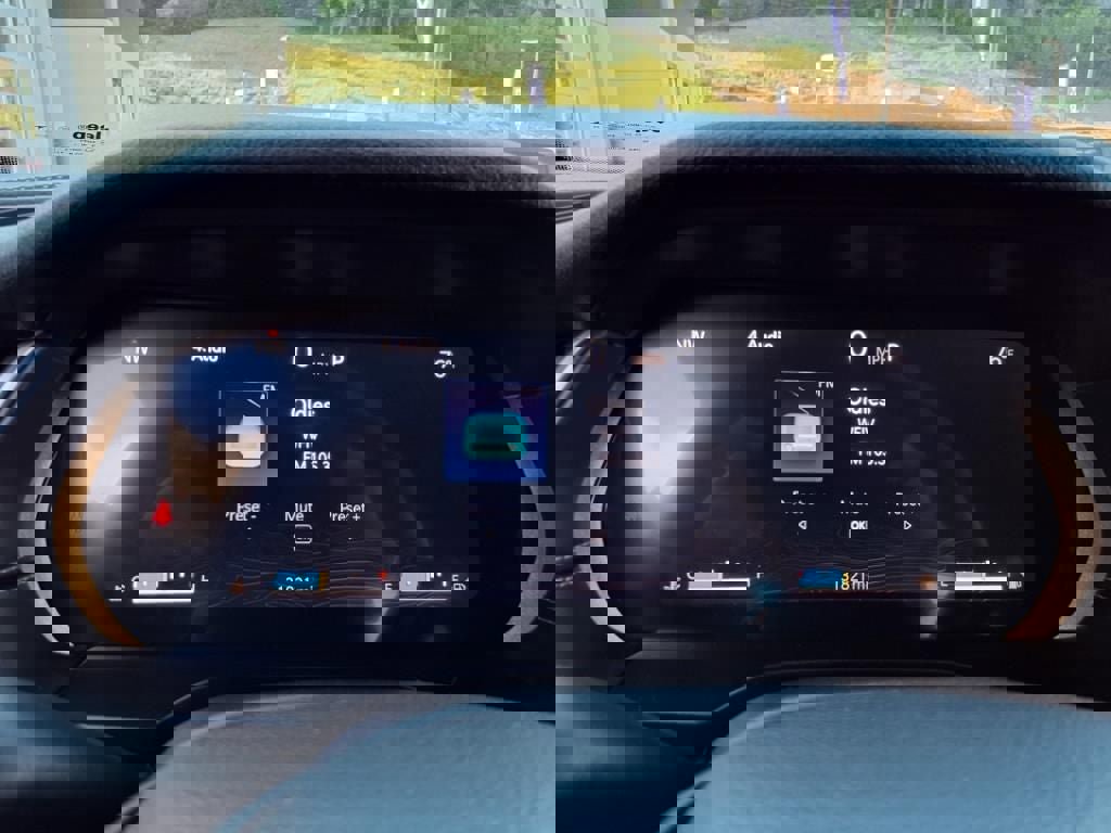 Used 2023 Jeep Grand Cherokee Altitude image 17