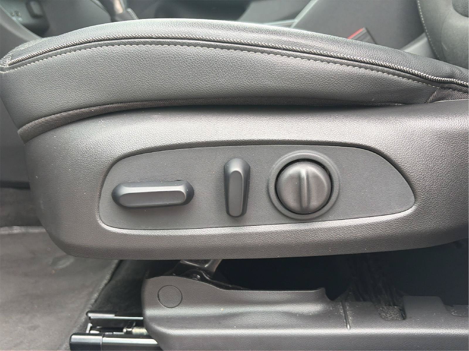 Certified 2024 Buick Encore GX Preferred w/ Comfort Package FWD image 22