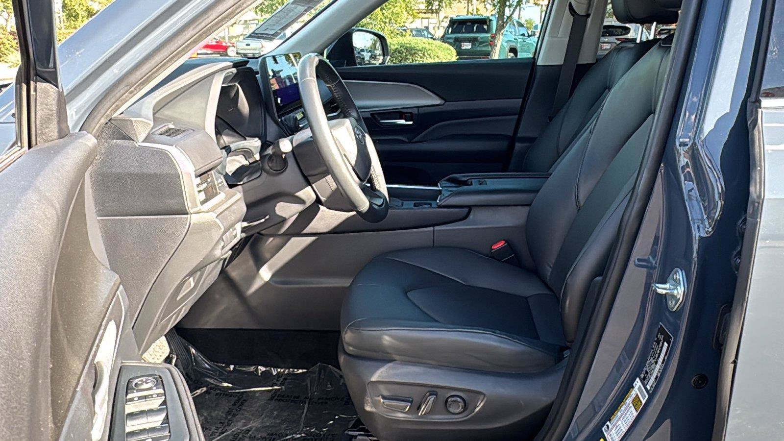 Used 2024 Toyota Grand Highlander FWD image 27