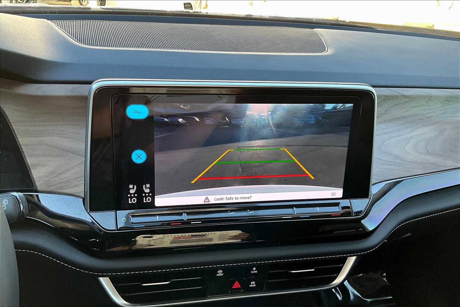 Certified 2024 Volkswagen Atlas SE image 52