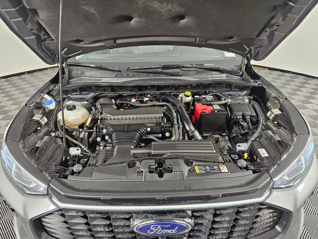 Used 2024 Ford Escape Platinum image 9