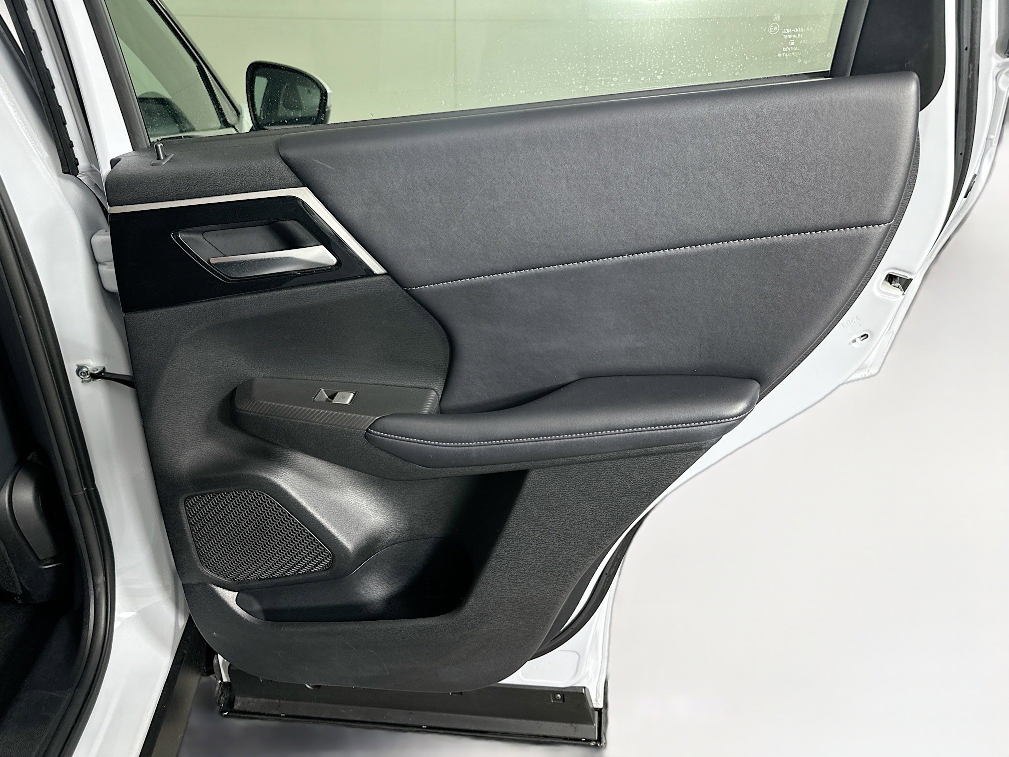 Used 2024 Mitsubishi Outlander SE image 31