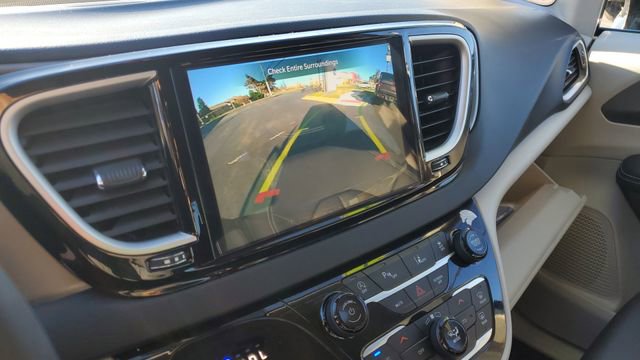 Certified 2024 Chrysler Pacifica Touring-L image 16