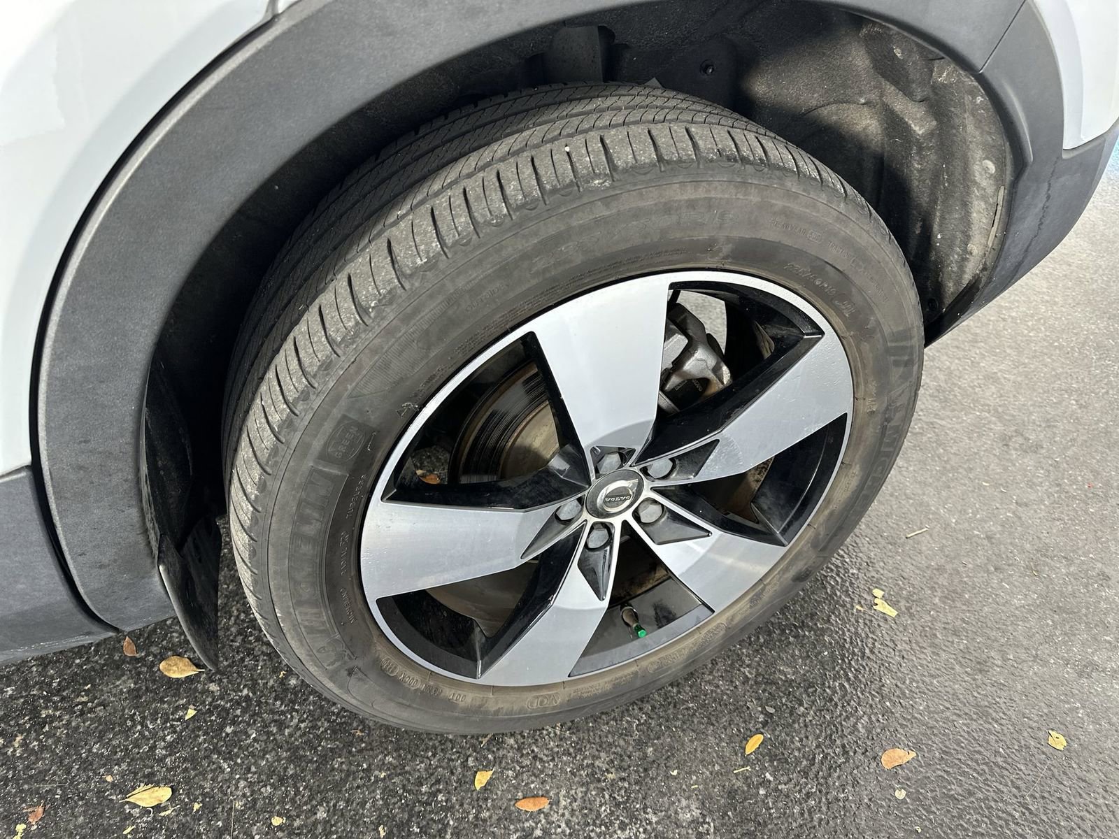 Used 2021 Volvo XC40 T4 Momentum w/ Protection Package Premier FWD image 10