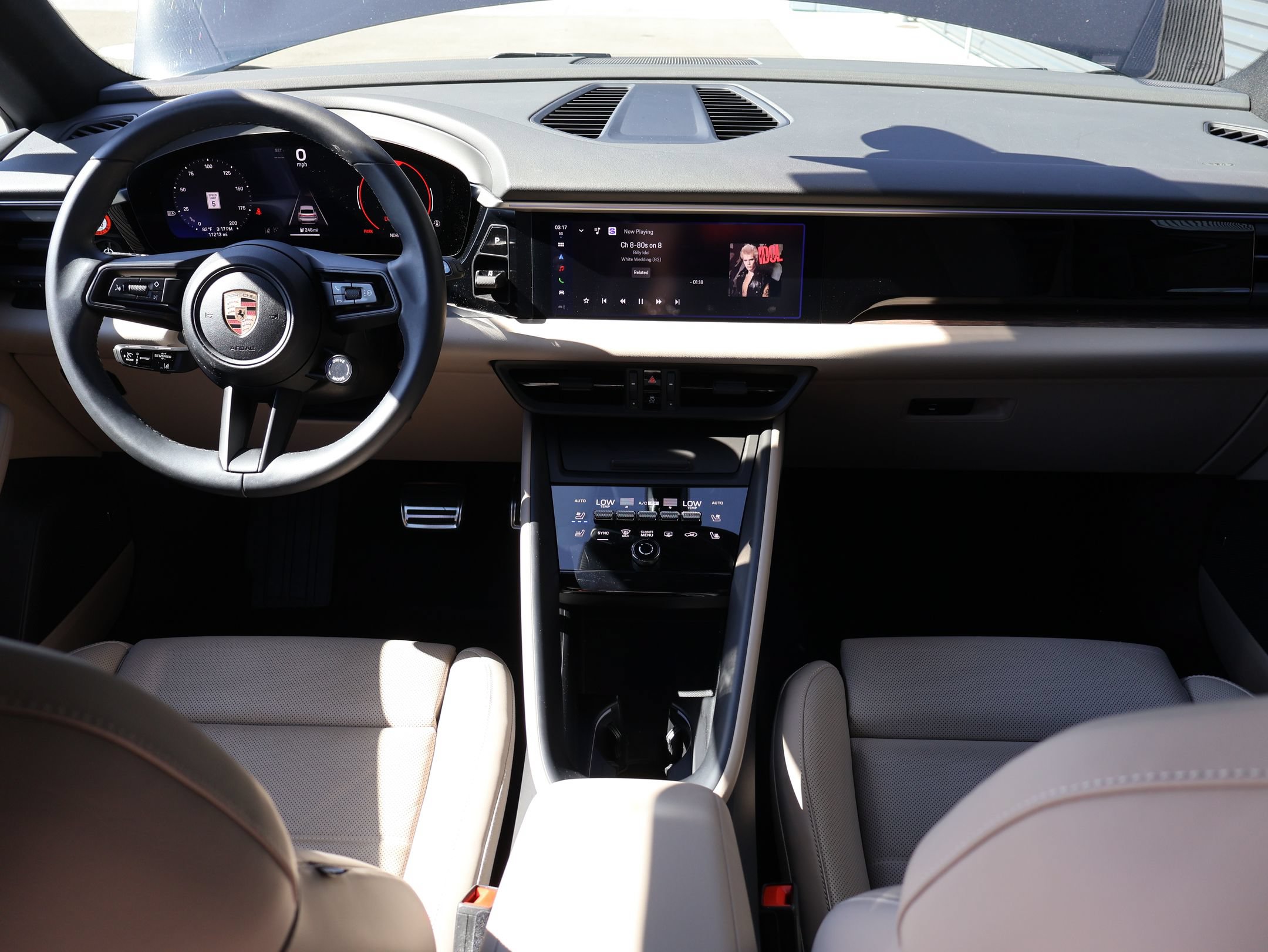 Certified 2025 Porsche Macan 4S Electric AWD/4WD image 29