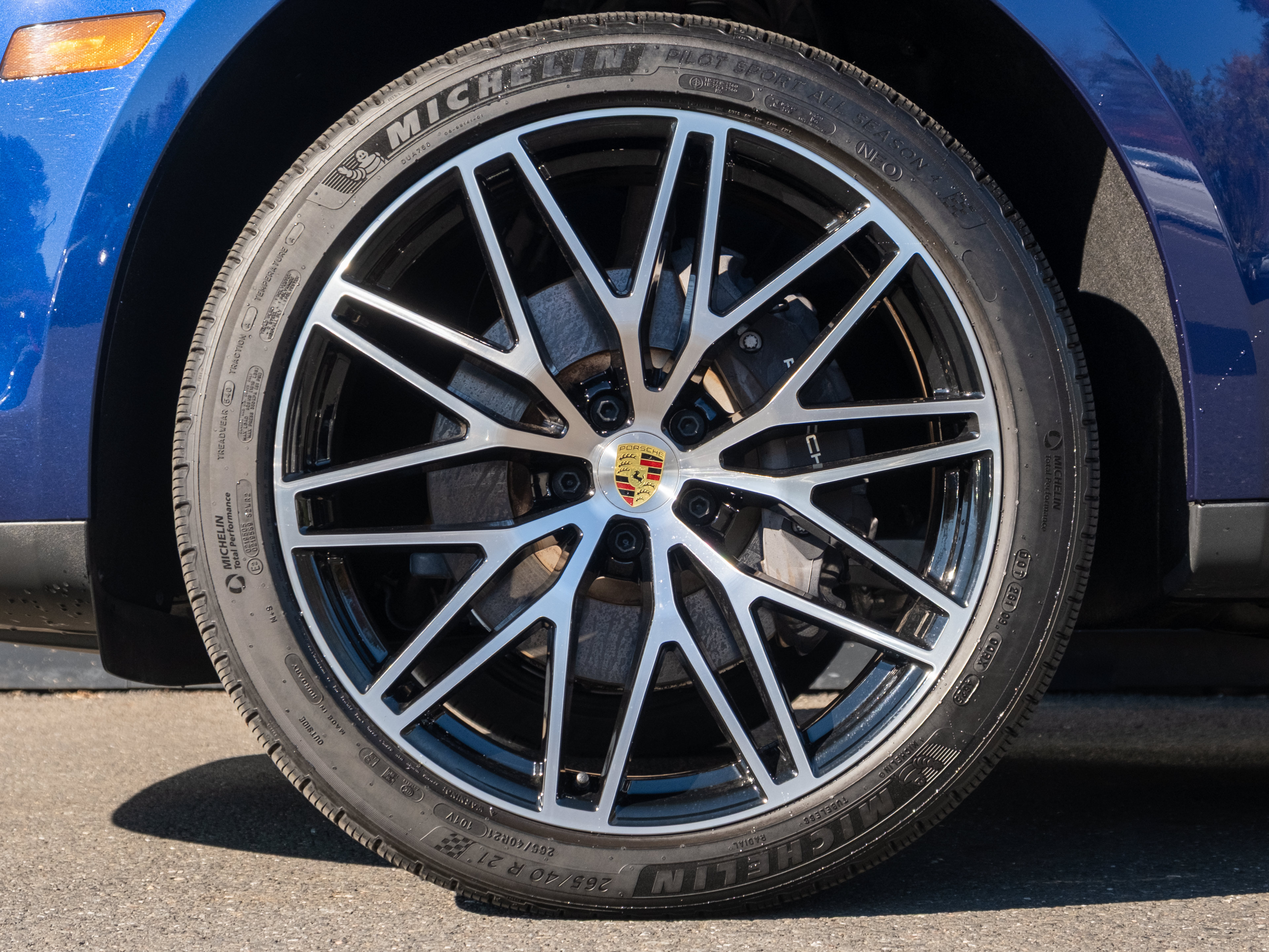 Certified 2026 Porsche Macan AWD/4WD image 12