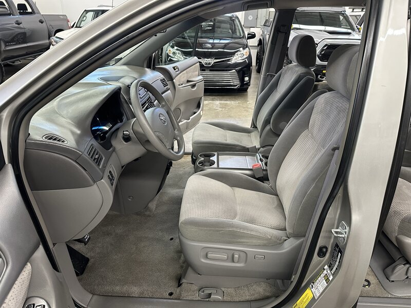 Used 2007 Toyota Sienna LE FWD image 11