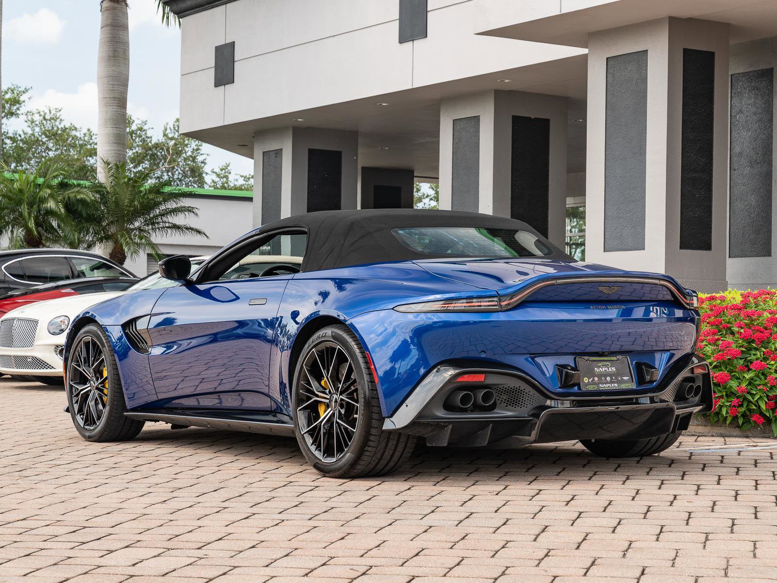 Used 2021 Aston Martin V8 Vantage Roadster image 25