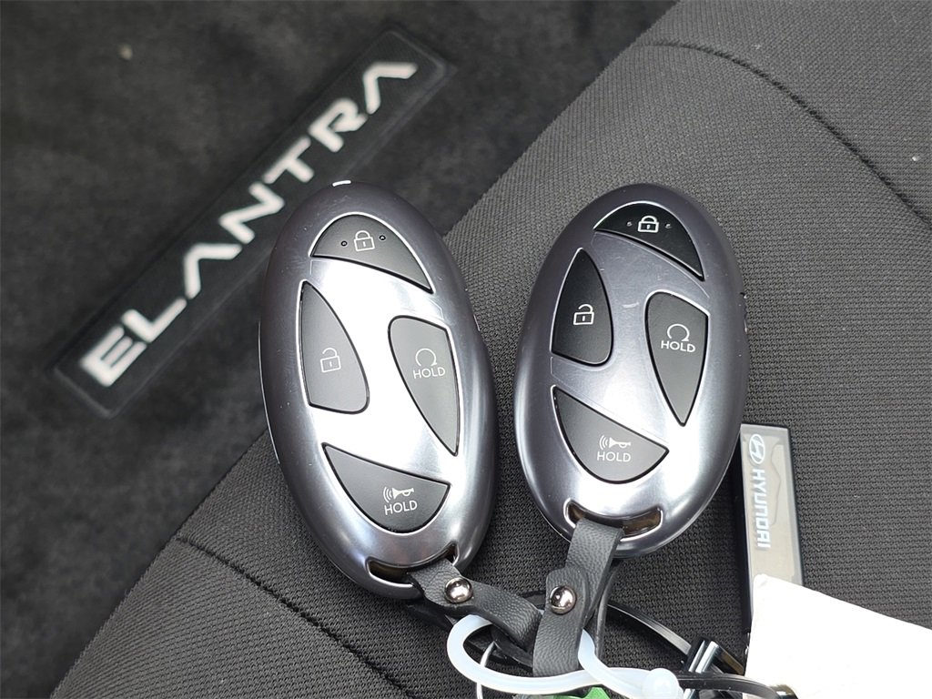 New 2025 Hyundai Elantra SEL image 36