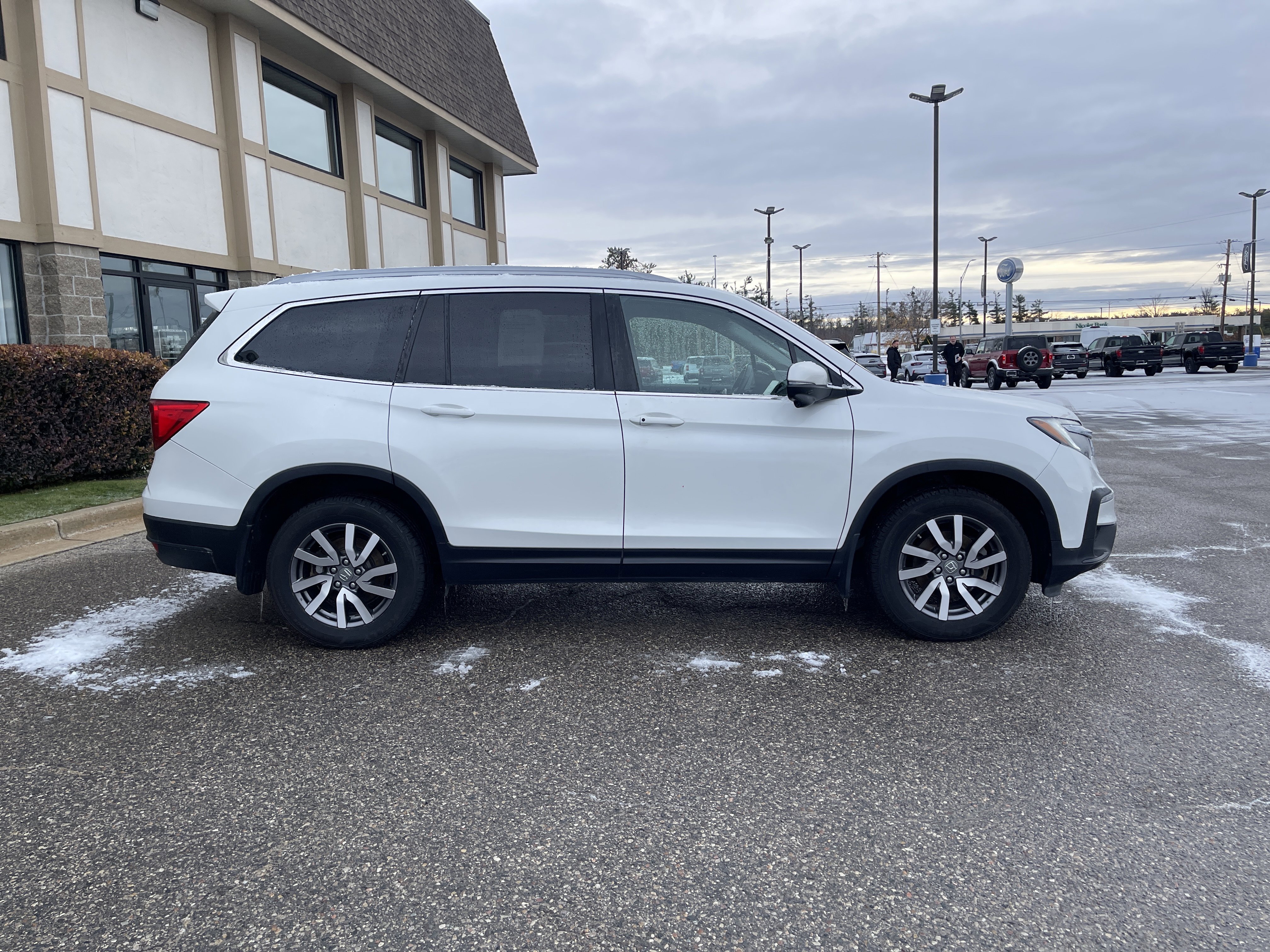 Used 2022 Honda Pilot Black Edition image 2