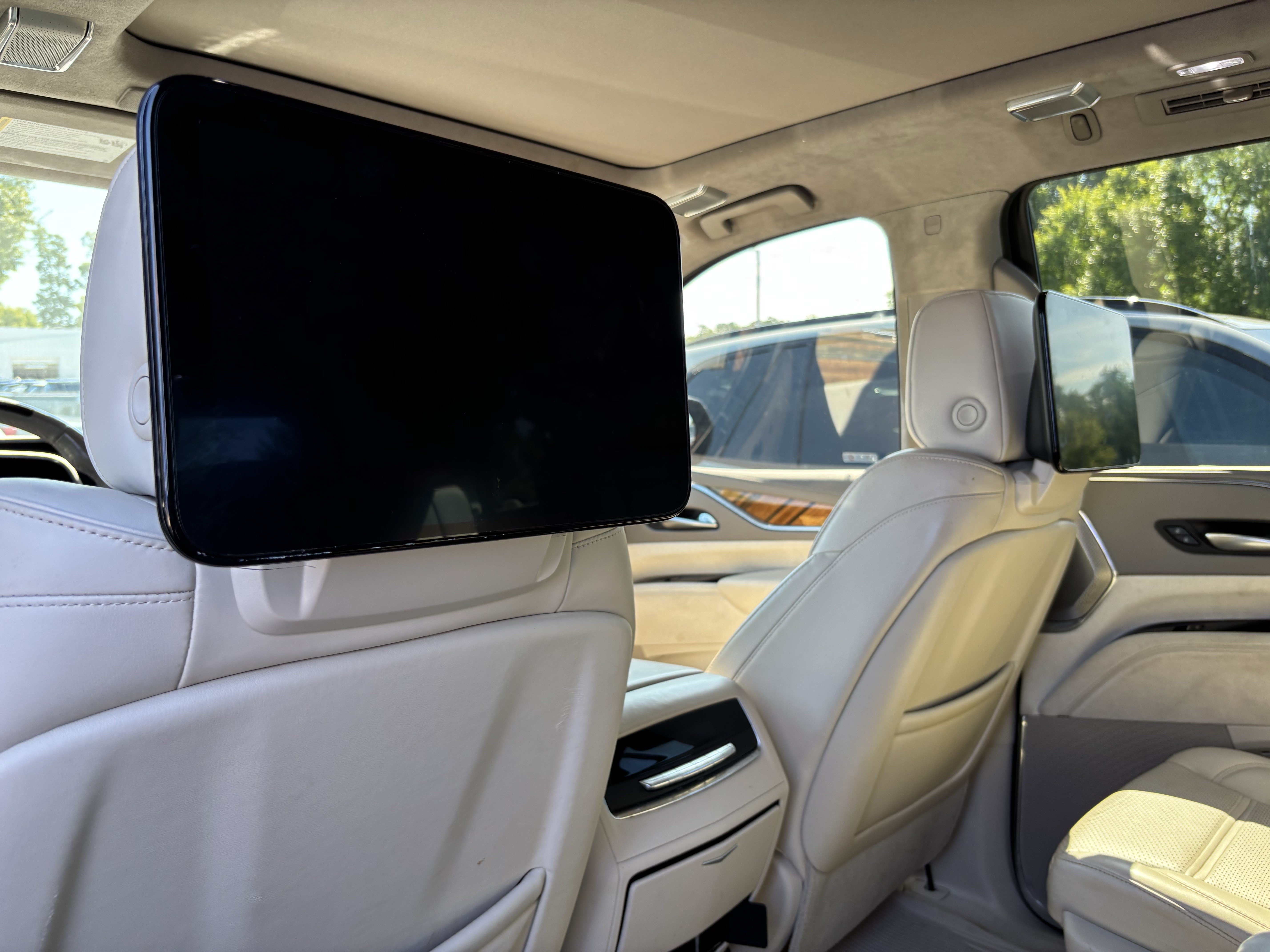Used 2021 Cadillac Escalade Premium Luxury Platinum RWD image 27