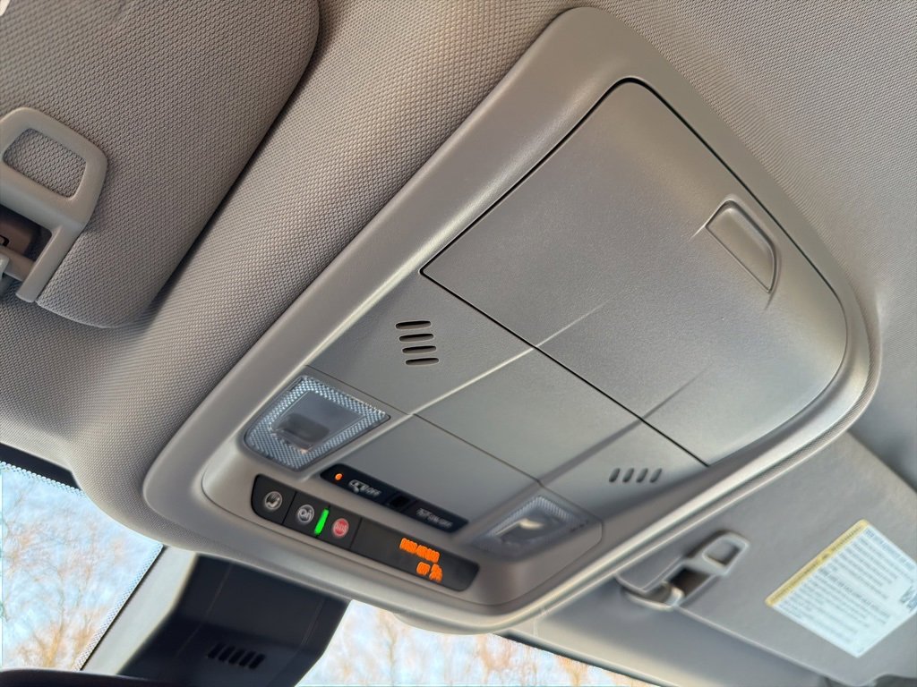 Used 2023 GMC Terrain SLE w/ Driver Convenience Package image 30