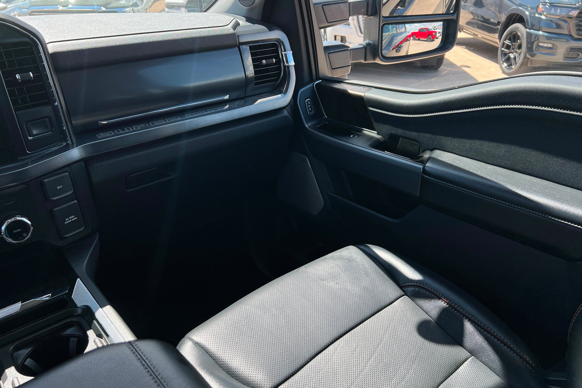 Used 2024 Ford F350 Lariat w/ Black Appearance Package AWD/4WD image 11