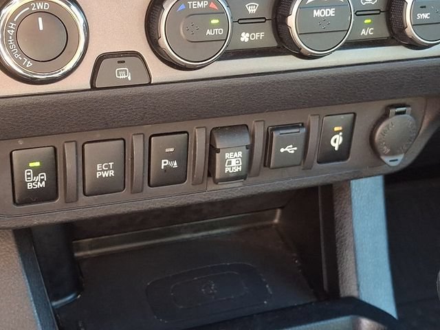 Used 2020 Toyota Tacoma TRD Off-Road w/ TRD Premium Off Road Package AWD/4WD image 33