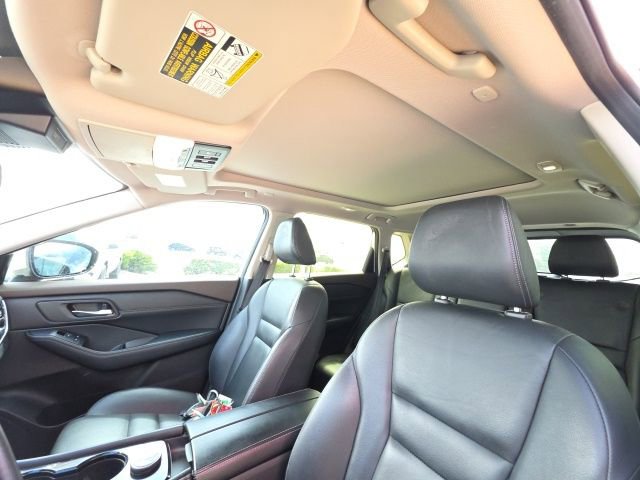 Used 2023 Nissan Rogue SL image 14