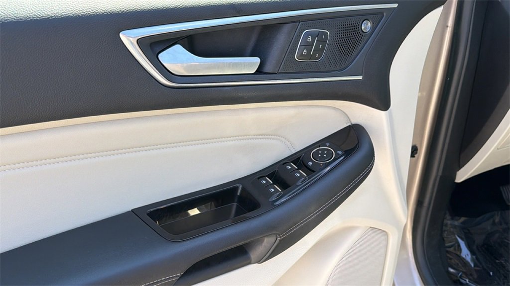 Used 2020 Ford Edge Titanium image 15