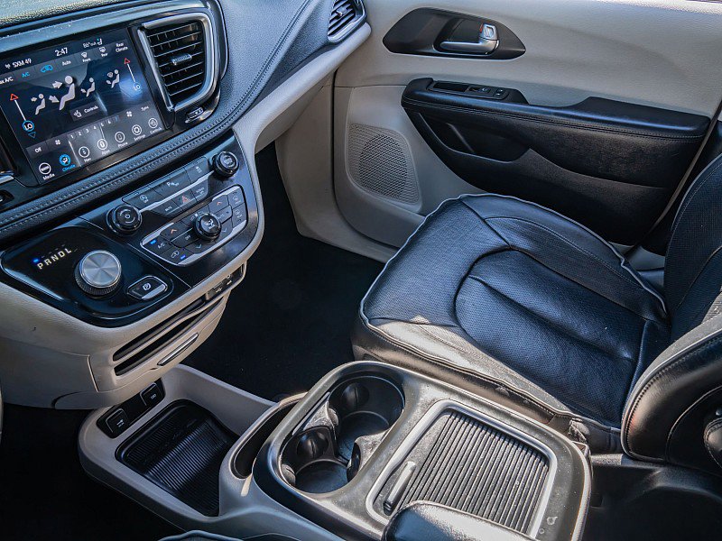 Used 2020 Chrysler Pacifica Limited image 23