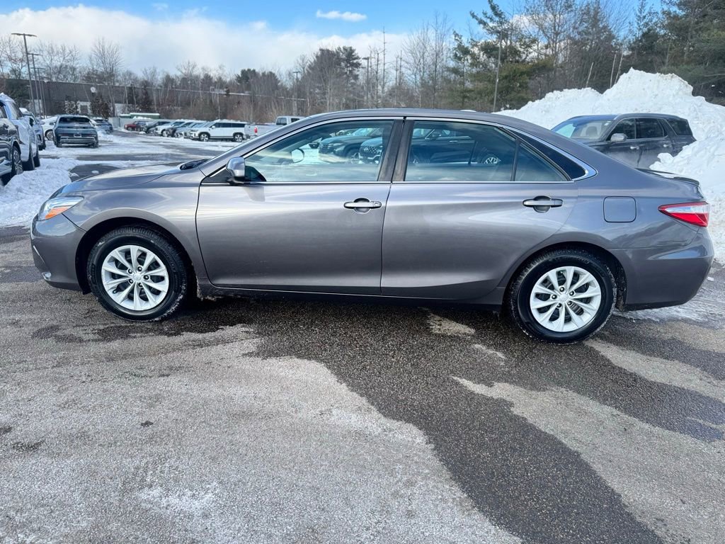 Used 2016 Toyota Camry LE image 2