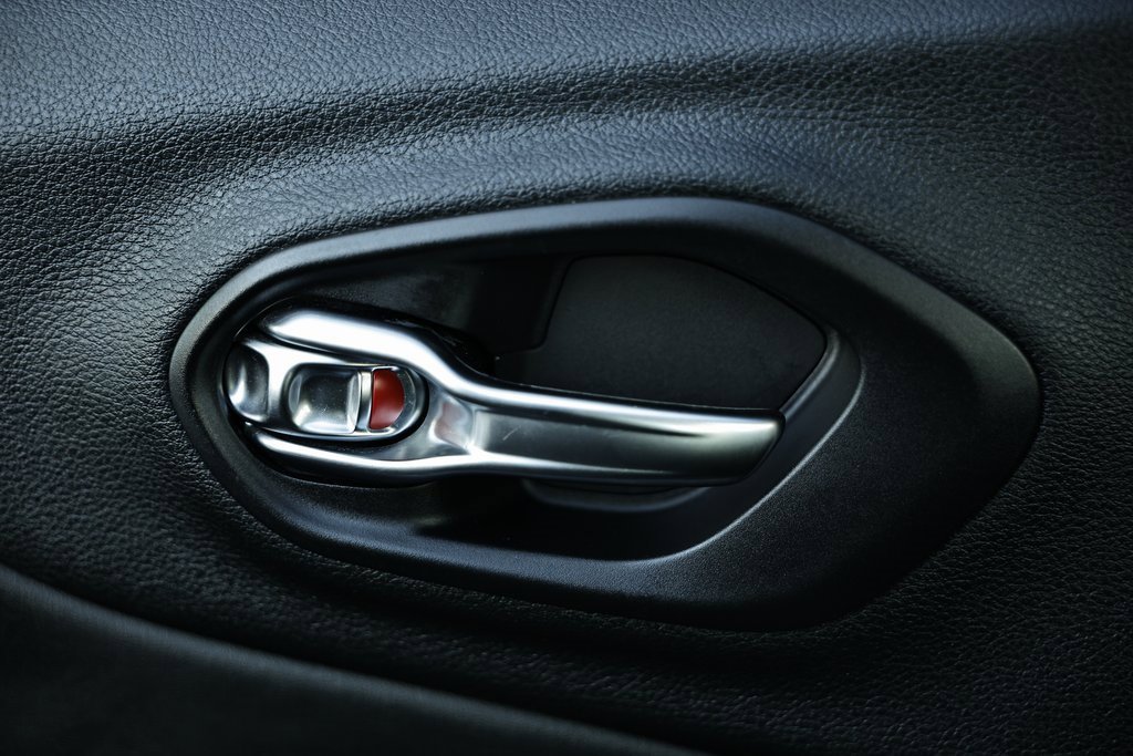 Used 2018 Jeep Cherokee Latitude Plus w/ Comfort/Convenience Group image 15