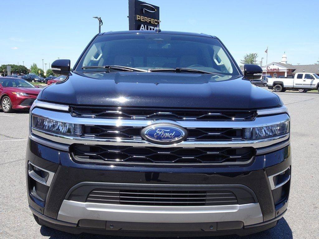 Used 2023 Ford Expedition Limited RWD image 2
