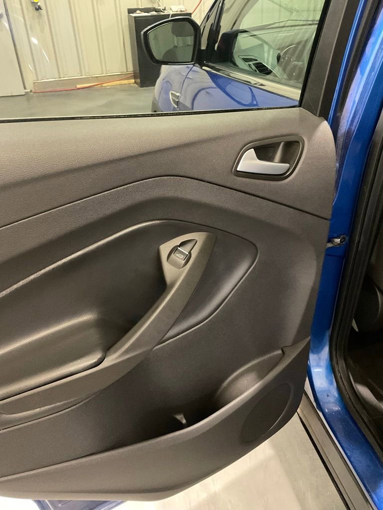 Used 2019 Ford Escape SE image 11