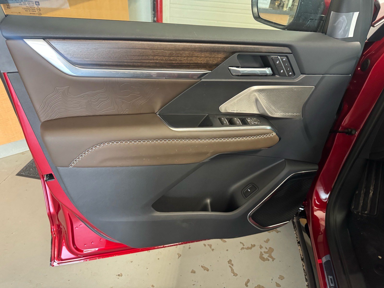 New 2027 GMC Acadia Denali Ultimate w/ LPO, Floor Liner Package AWD/4WD image 15
