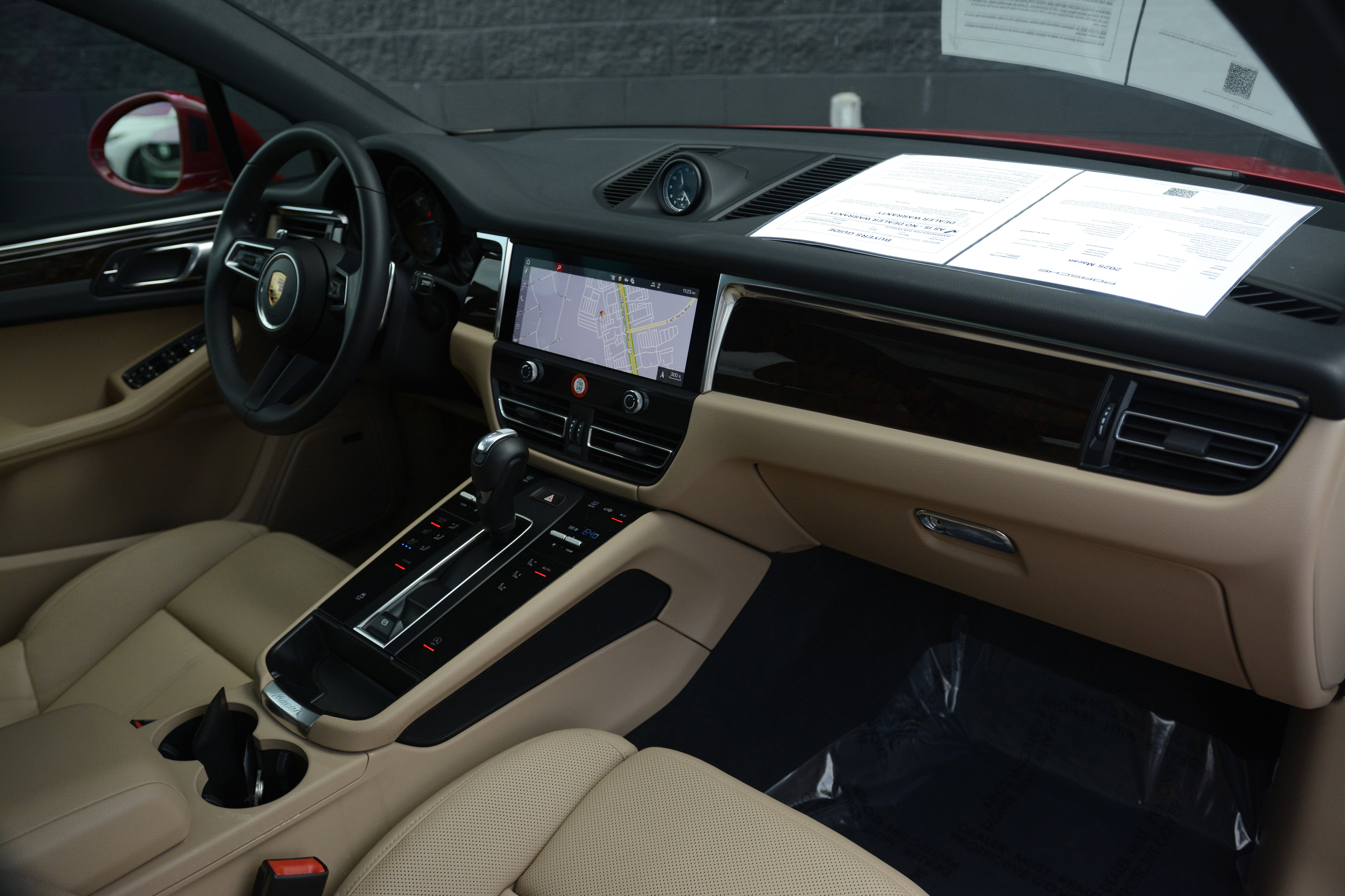 Certified 2025 Porsche Macan image 29
