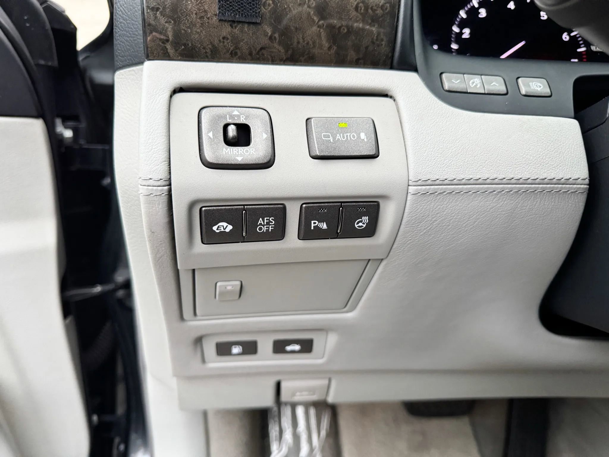 Used 2008 Lexus LS 600h L image 36