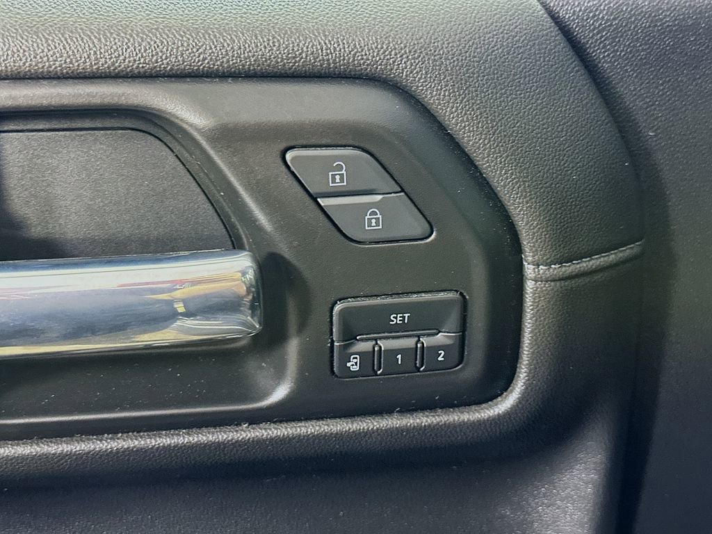 Used 2021 Chevrolet Silverado 1500 High Country w/ Technology Package AWD/4WD image 21