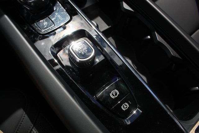 New 2026 Volvo XC60 B5 Plus w/ Protection Package Premier image 28