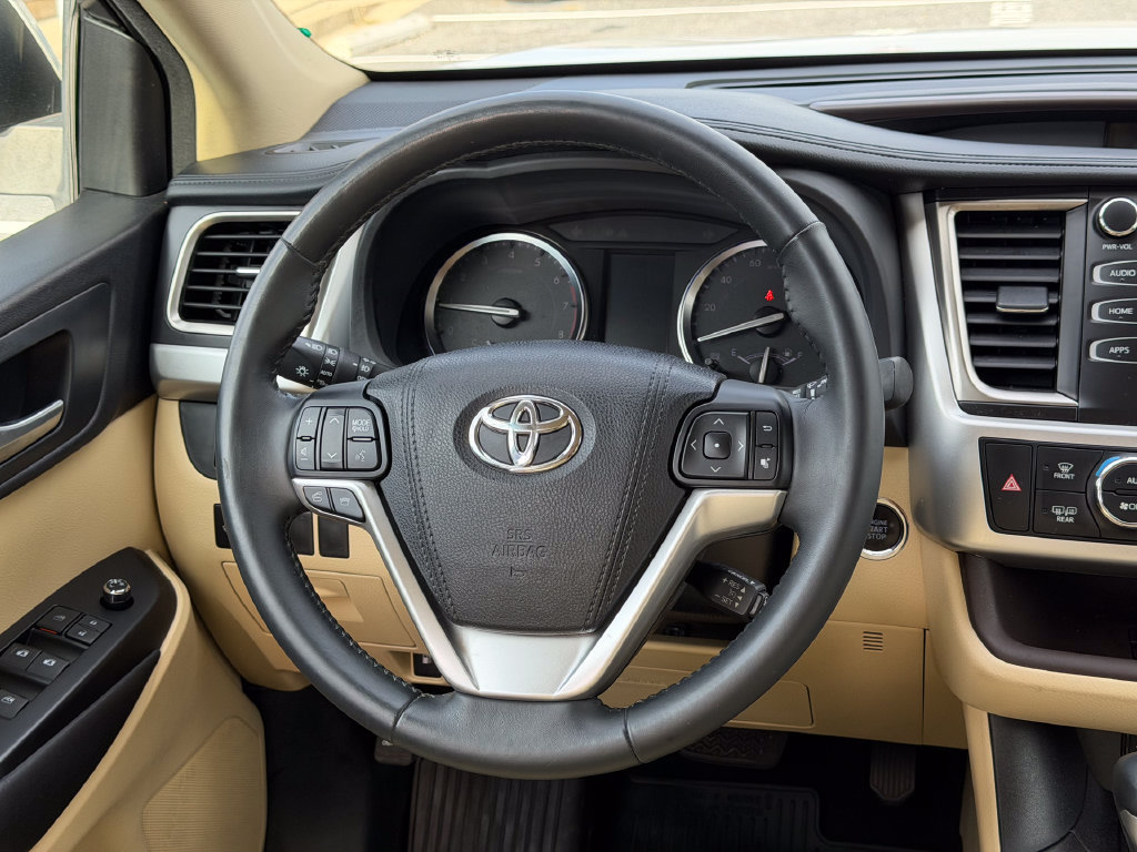 Used 2016 Toyota Highlander XLE AWD/4WD image 24