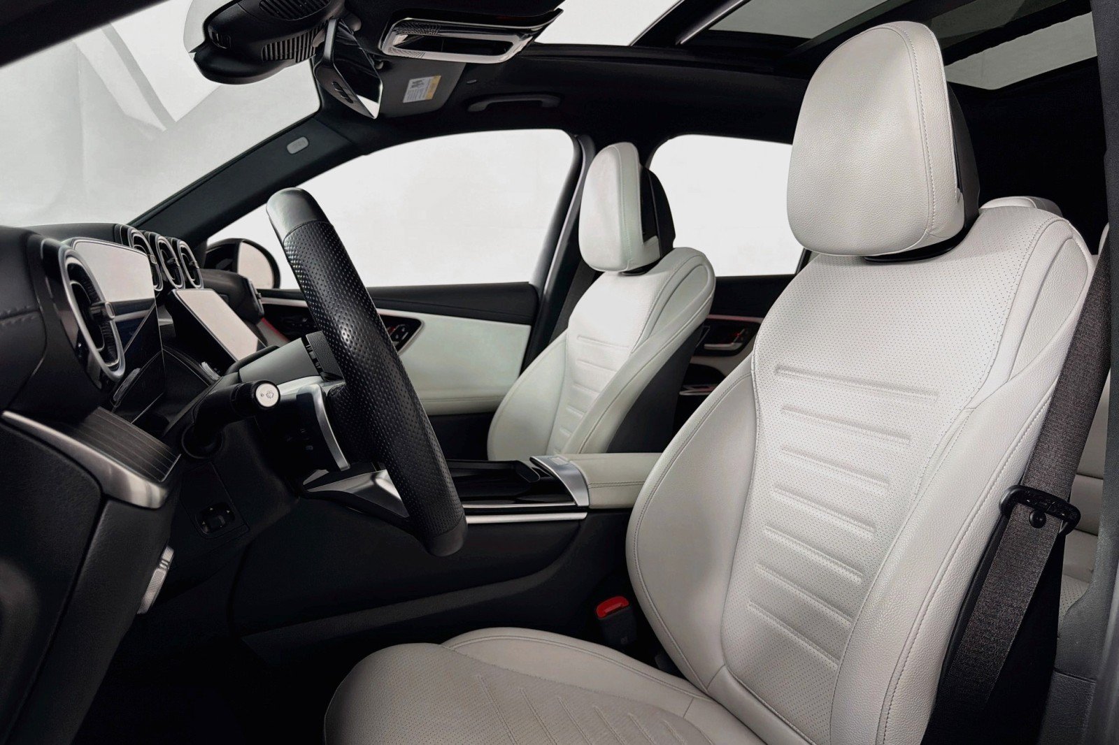 Used 2023 Mercedes-Benz GLC 300 4MATIC image 16