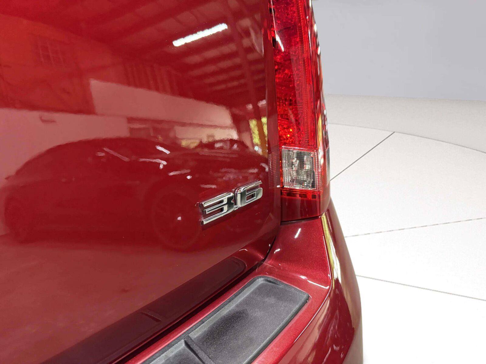 Used 2013 Cadillac SRX Performance FWD image 17