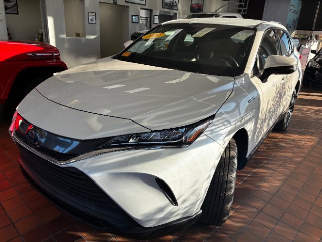 Used 2021 Toyota Venza LE w/ Carpet Mat Package (TMS) image 7