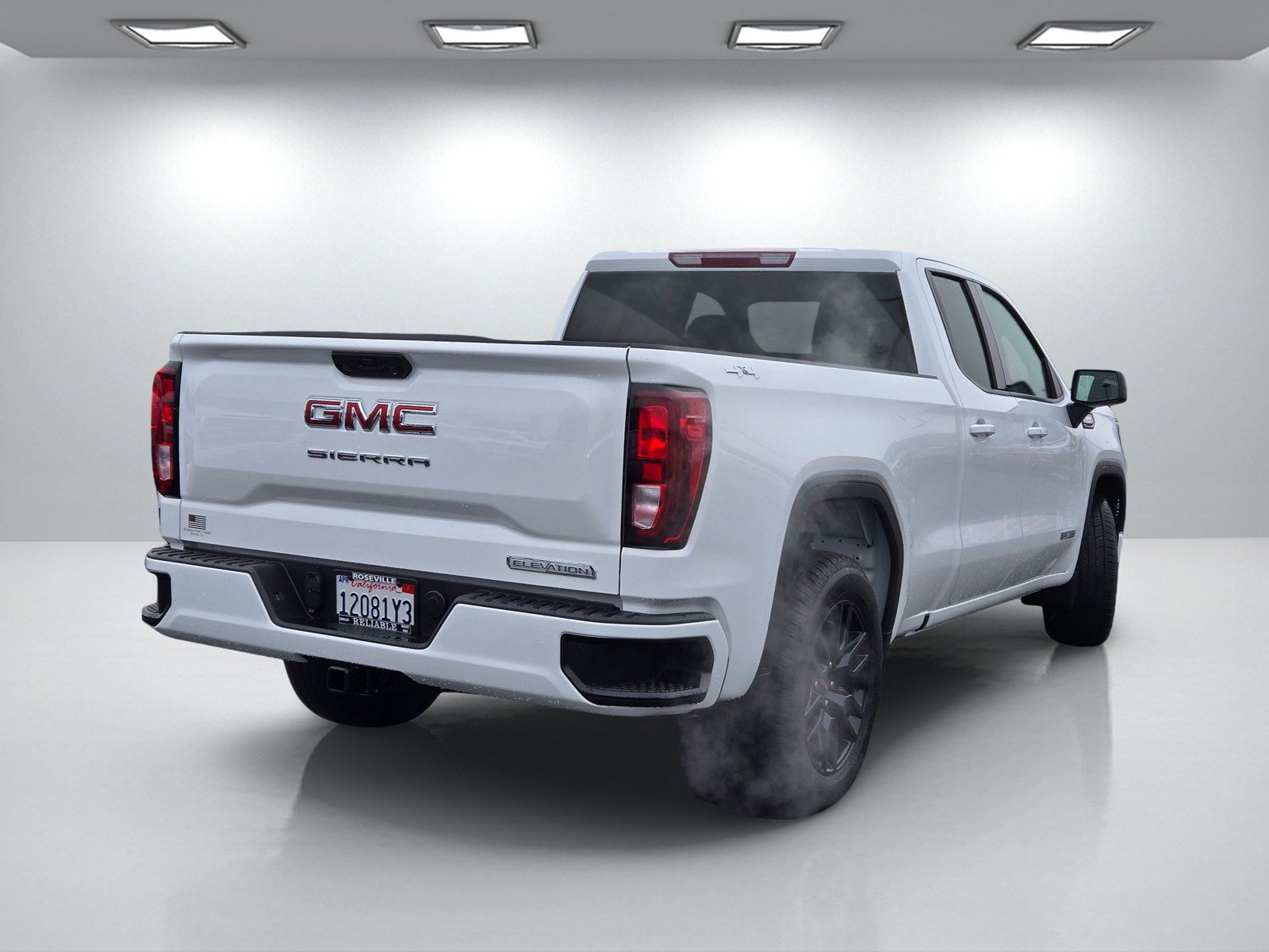 Used 2025 GMC Sierra 1500 Elevation image 4