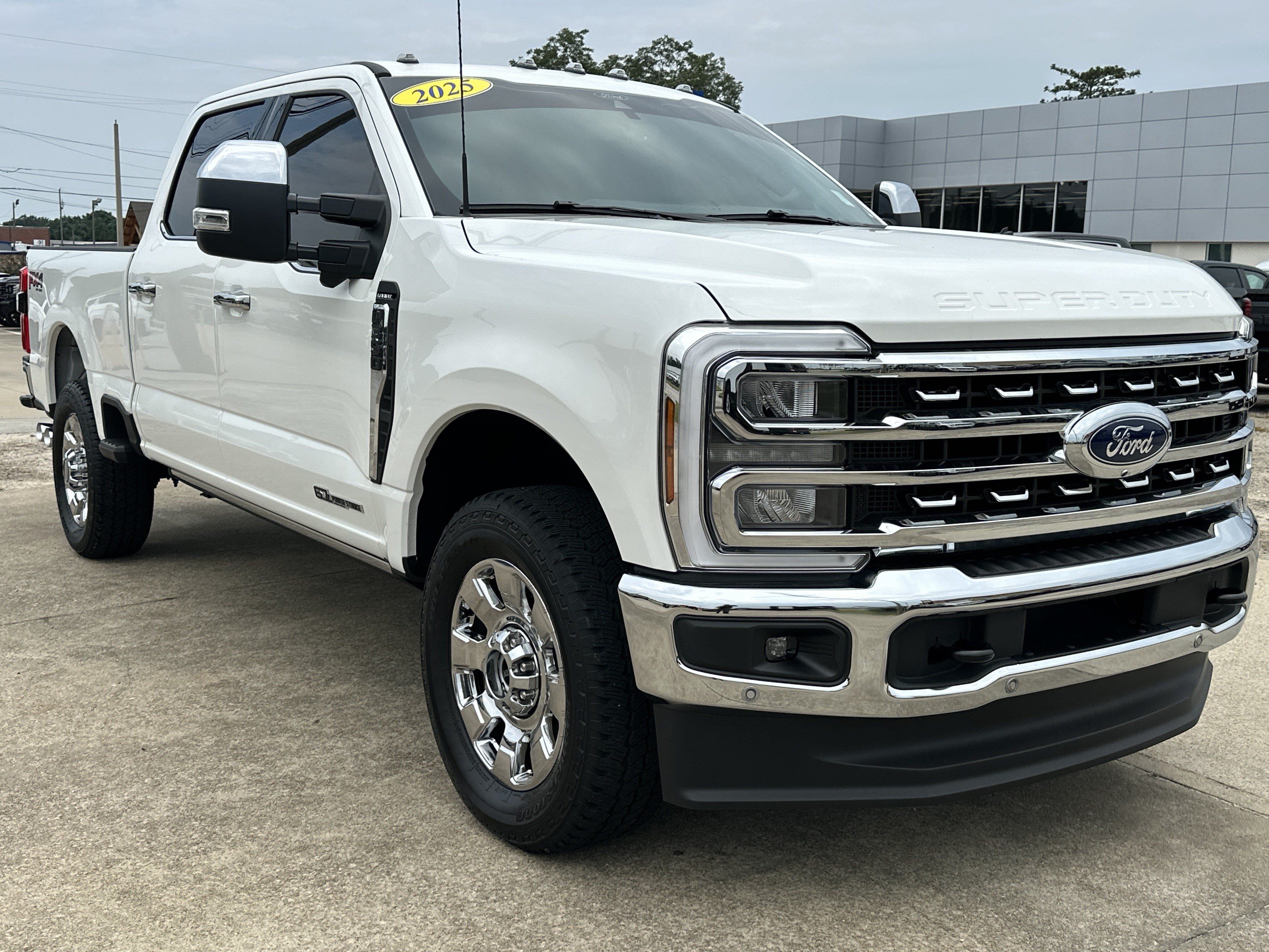 Used 2025 Ford F350 Lariat w/ Lariat Ultimate Package AWD/4WD image 6