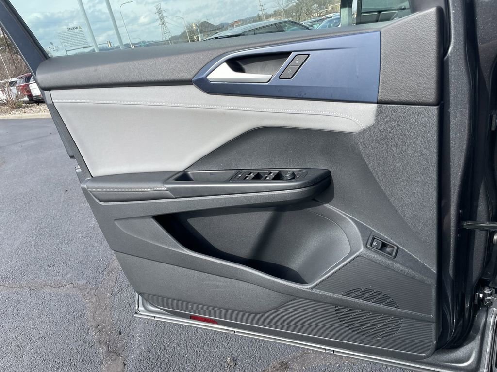 Certified 2024 Volkswagen Taos SE image 21
