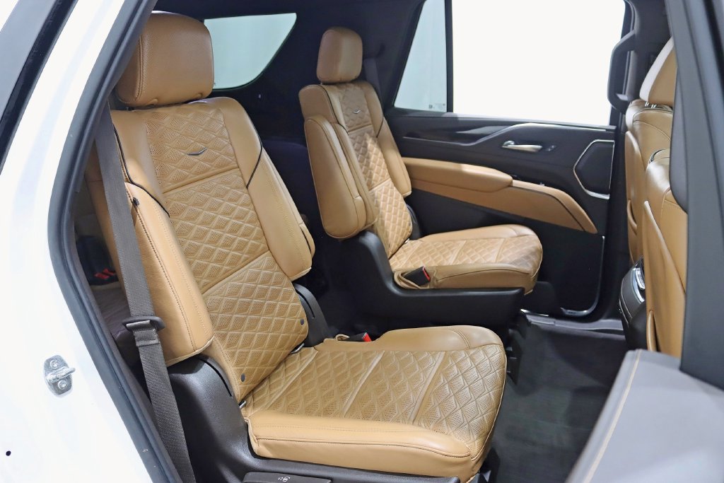 Used 2021 Cadillac Escalade Premium Luxury AWD/4WD image 27