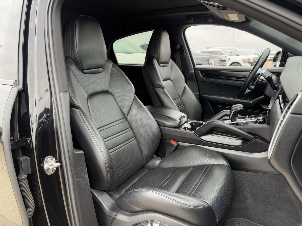 Used 2020 Porsche Cayenne image 30