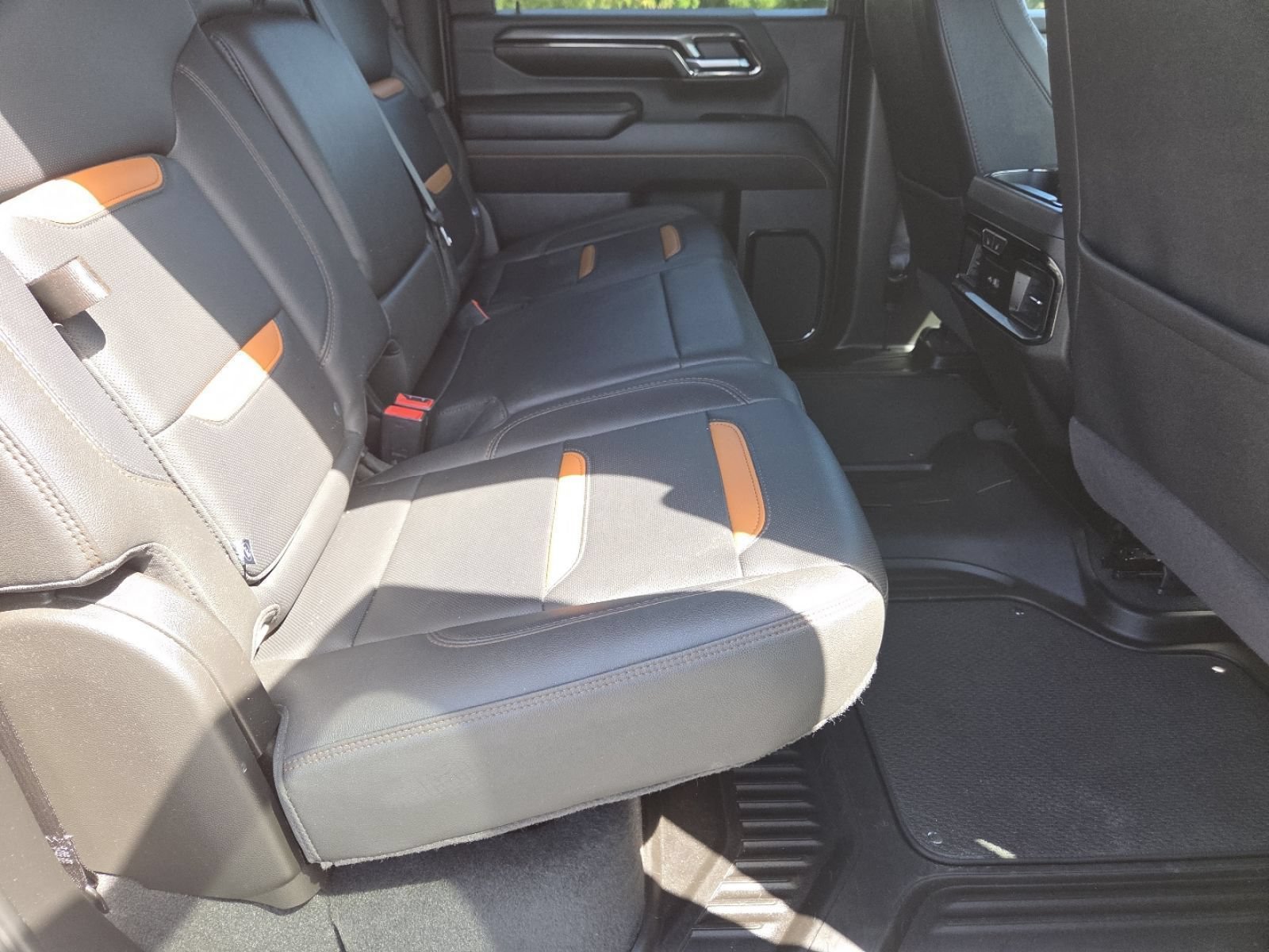 Used 2025 GMC Sierra 2500 AT4 w/ AT4 Premium Plus Package AWD/4WD image 29