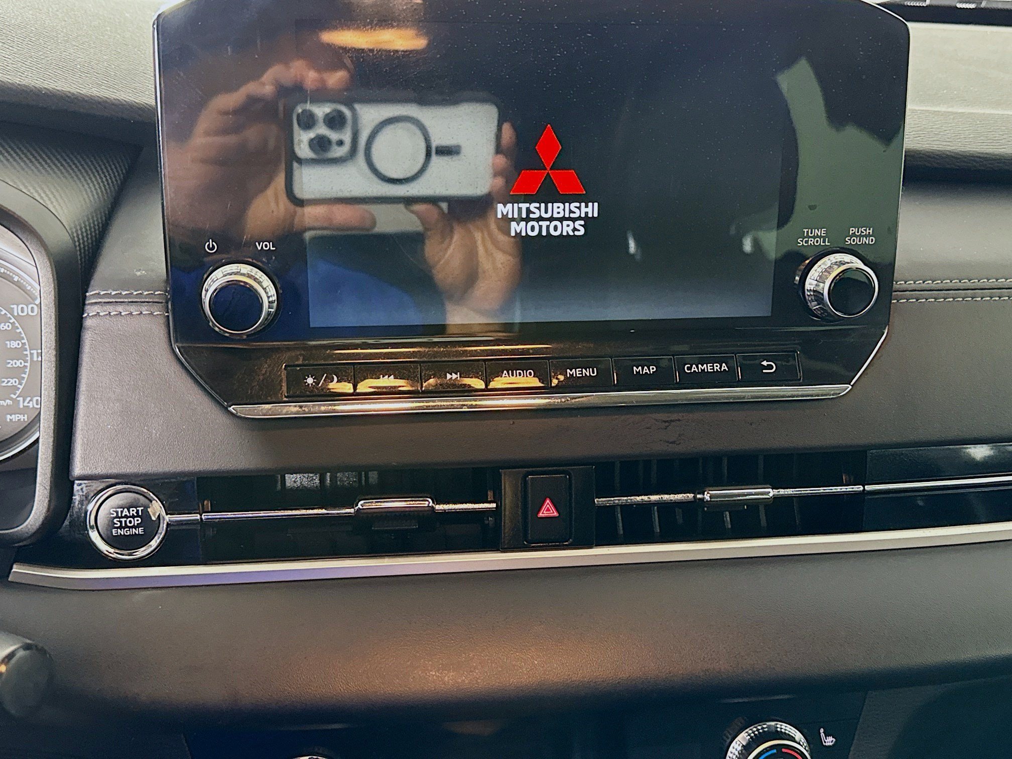 Used 2023 Mitsubishi Outlander SE FWD image 18