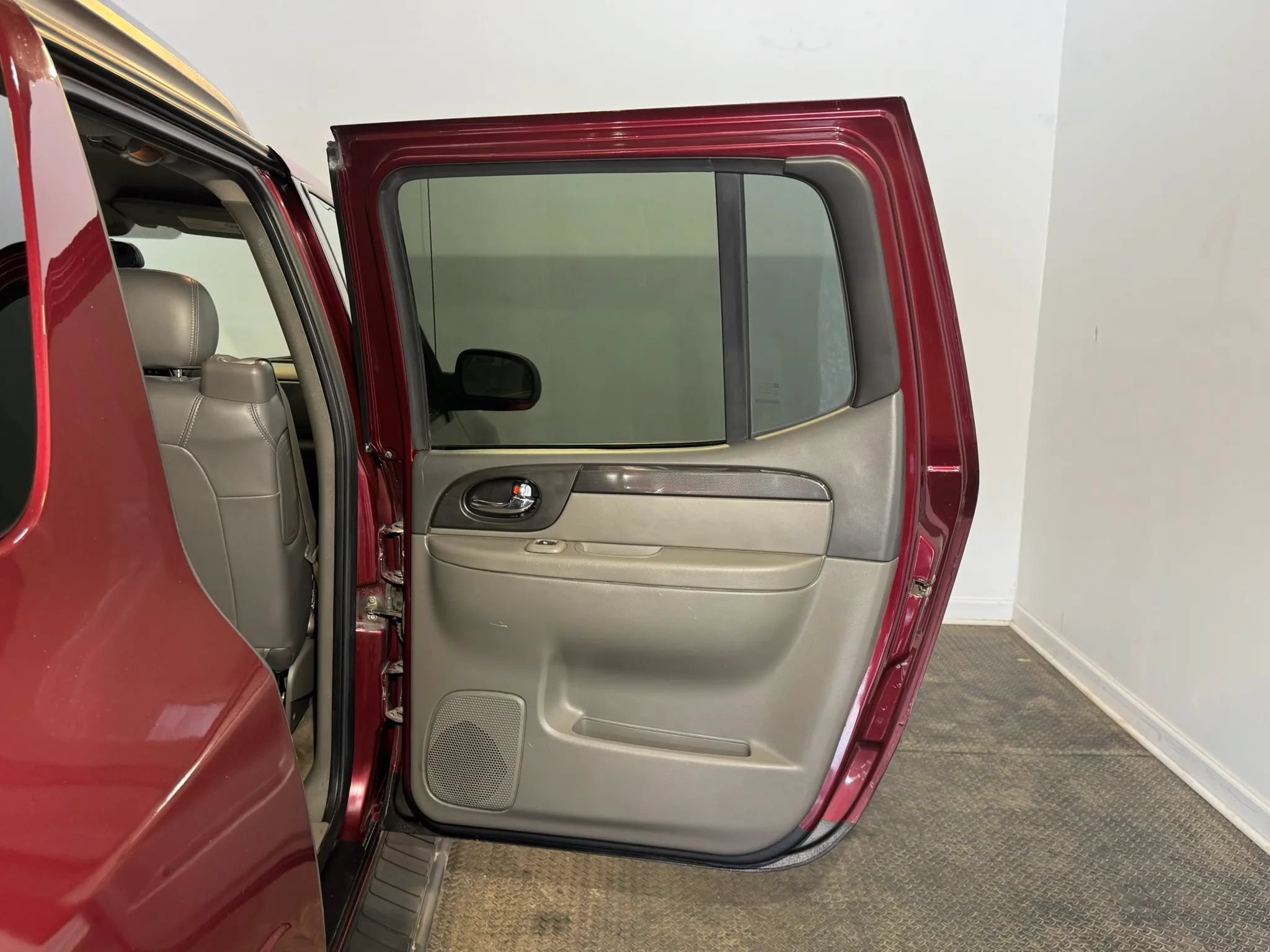 Used 2004 GMC Envoy XUV SLE w/ 1SB Preferred Equipment Group AWD/4WD image 28