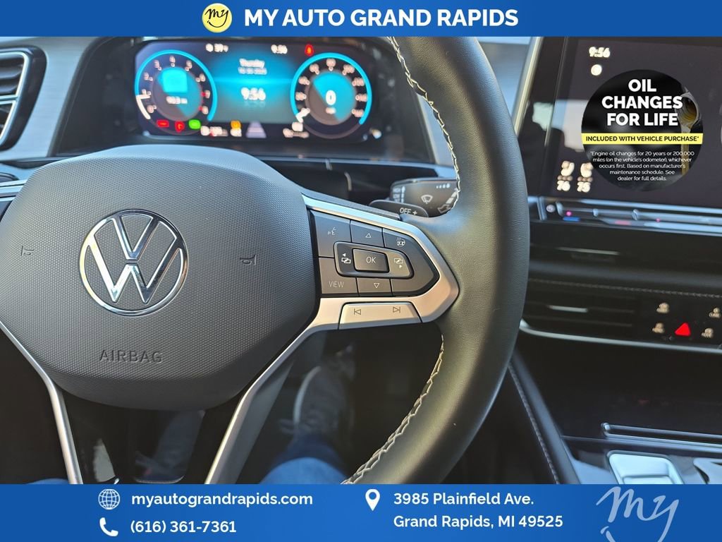 Used 2024 Volkswagen Atlas Cross Sport SE image 16