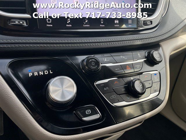 Used 2022 Chrysler Pacifica Touring-L image 22