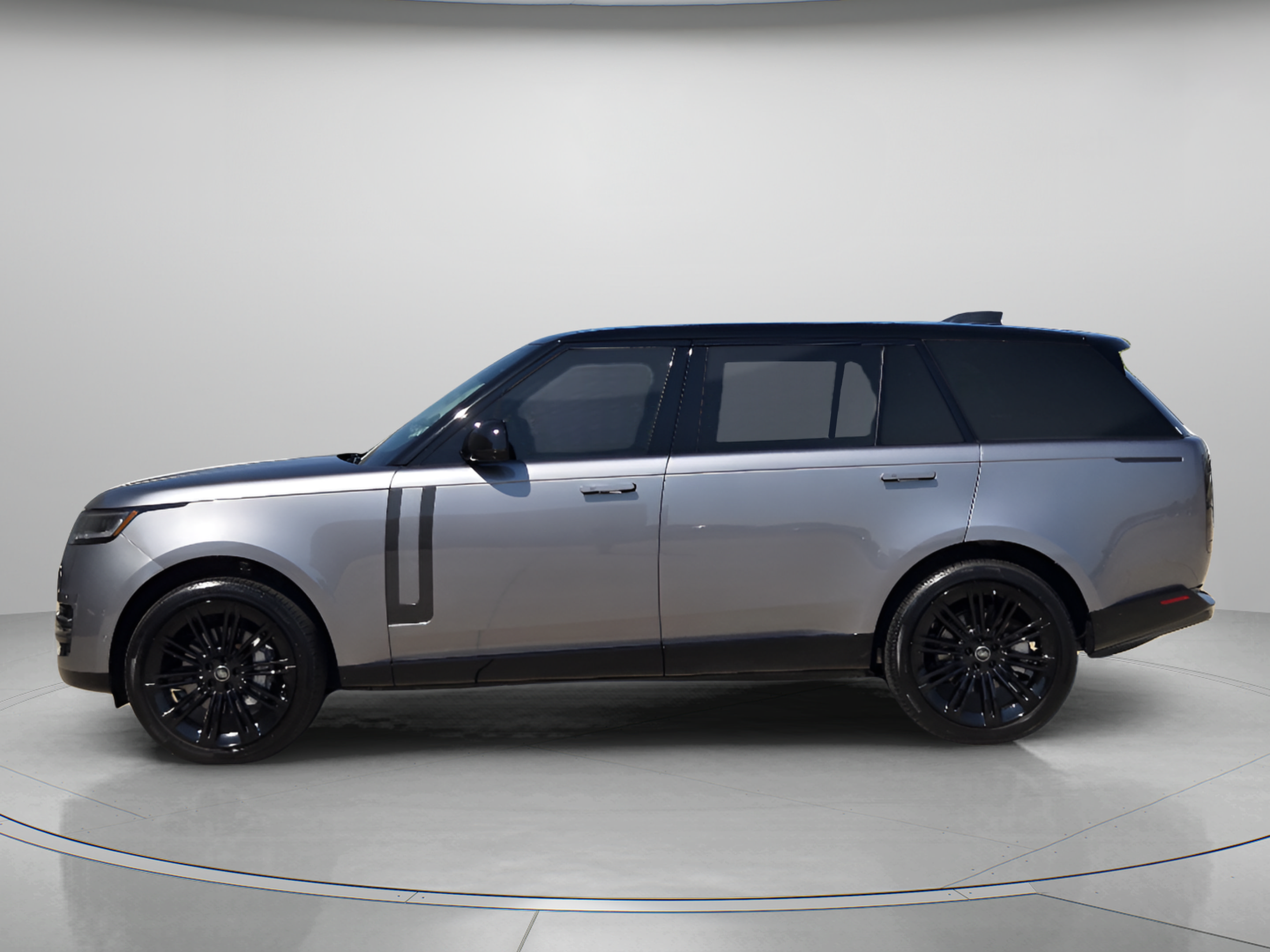 Certified 2025 Land Rover Range Rover Long Wheelbase SE AWD/4WD image 2