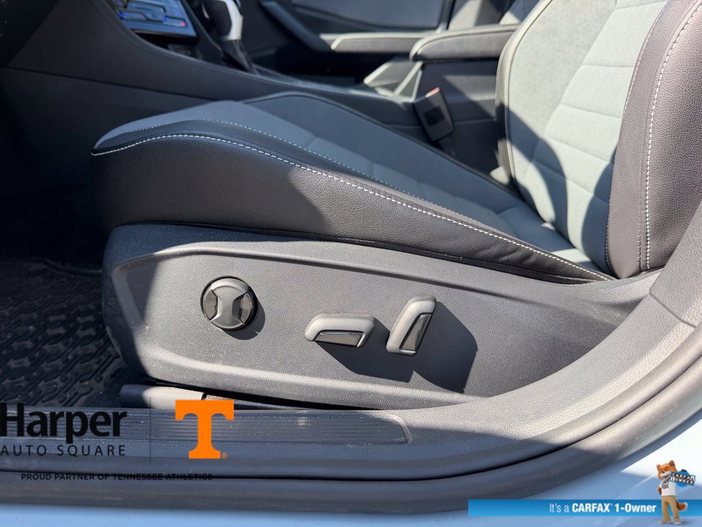 Used 2025 Volkswagen Jetta SE w/ Sunroof Package FWD image 19