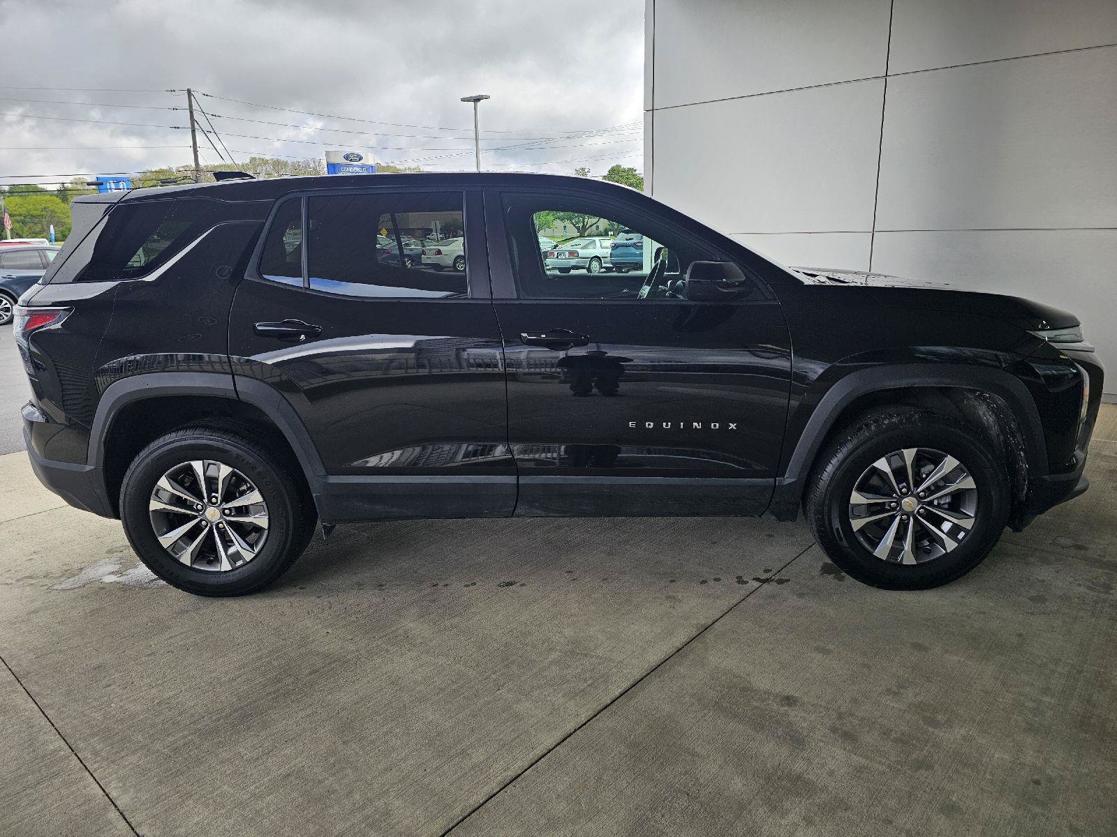 Used 2026 Chevrolet Equinox LT w/ Convenience Package II FWD image 6