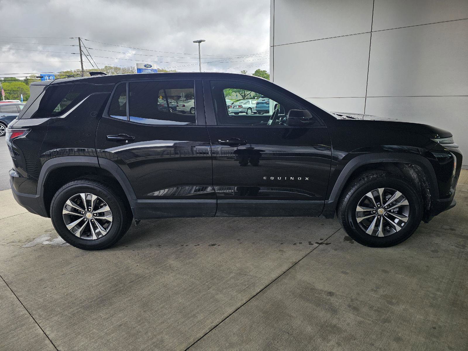 Used 2026 Chevrolet Equinox LT w/ Convenience Package II FWD image 6
